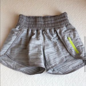 Lululemon Tracker Short II Ambiant Gray